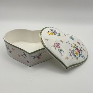 Christopher Stuart "Garden Delight" Heart-Shaped Bone‎ China Trinket Box